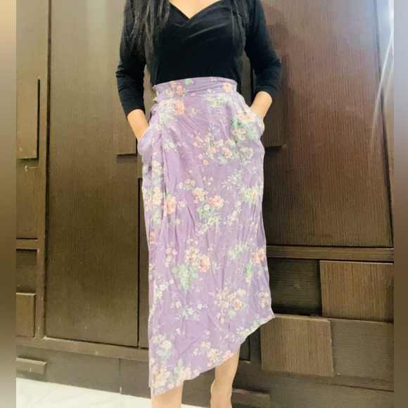 Dresses & Skirts - Printed skirt with pants inside